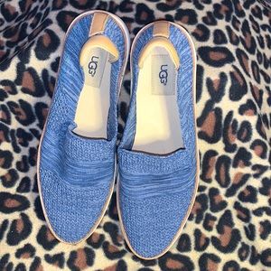 WOMENS US 10 UGG SLIP ON SNEAKERS